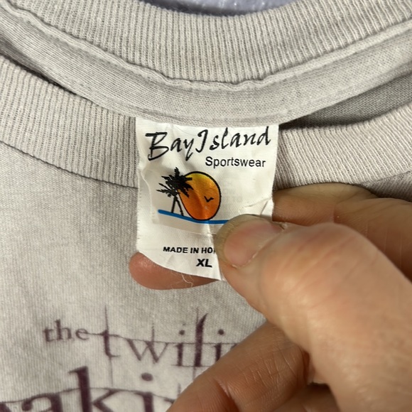 Bay Island the Twilight saga part 1  11.18.11 Cullen Crest graphic XL - Picture 4 of 10